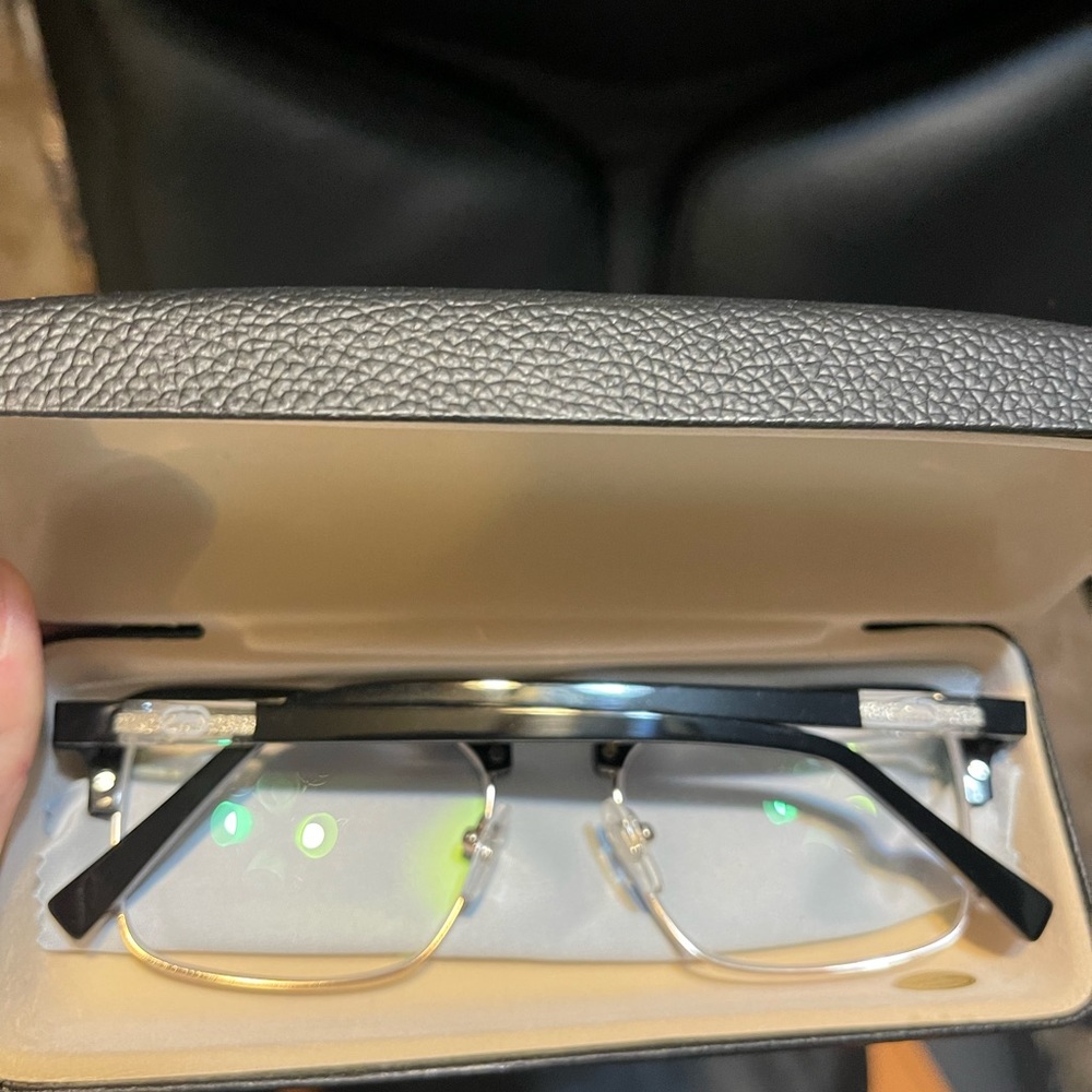 Women’s glasses lens can be changed out